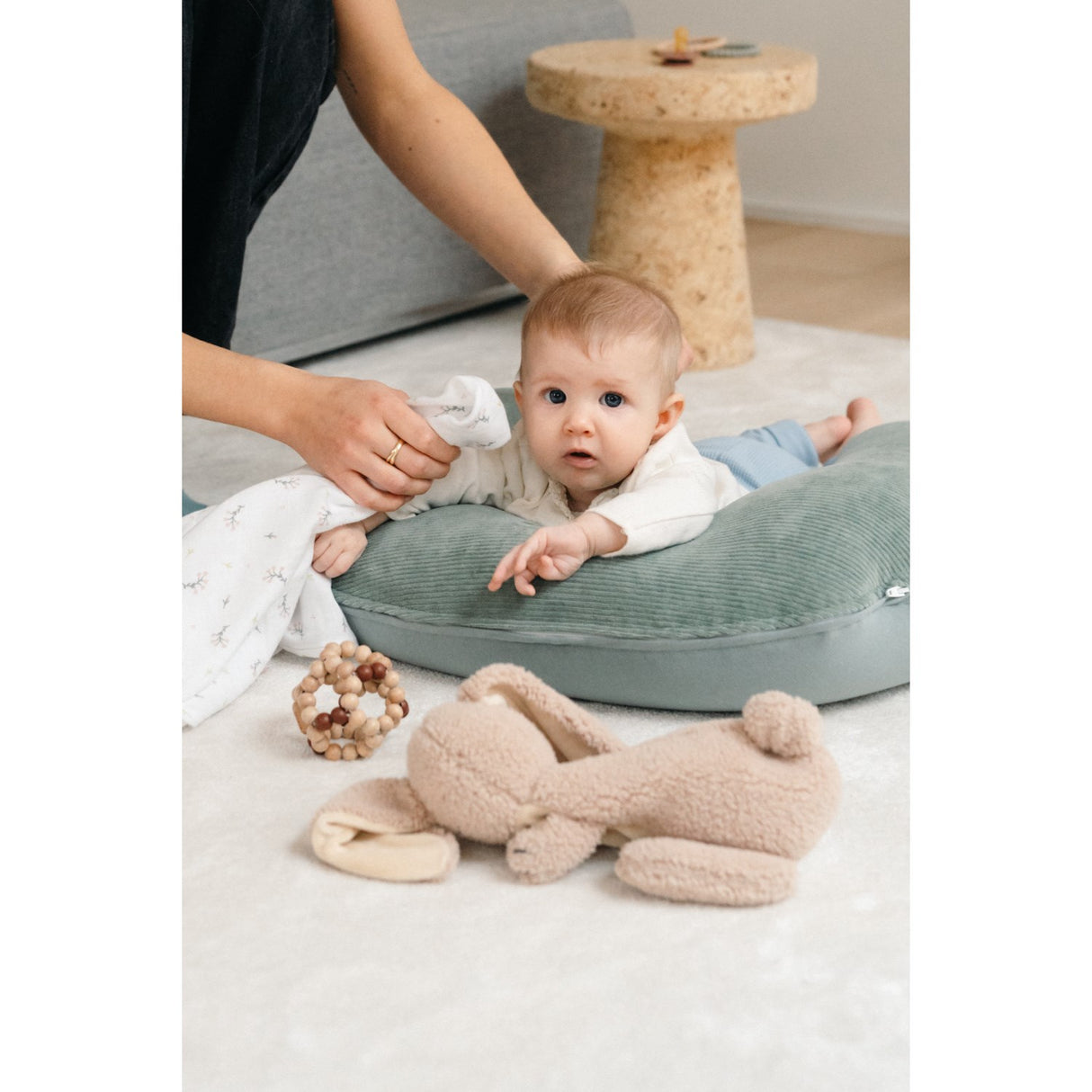Doomoo Corduroy Khaki Nursing Pute