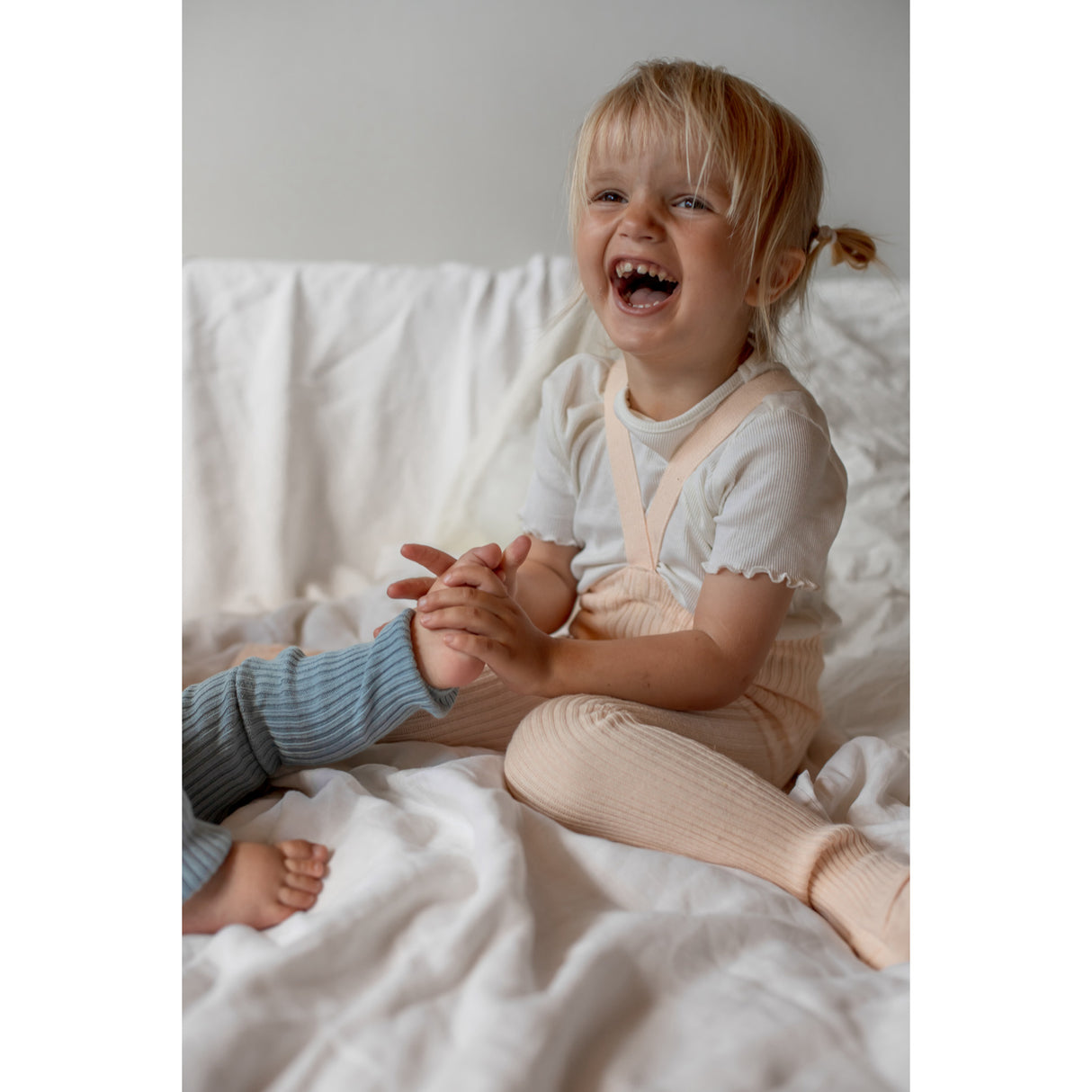 Silly Silas Hippy Footed Strømpebukser Med Braces Silky Peach