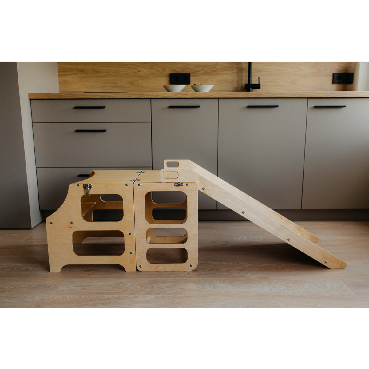 Duck Woodworks Natural Foldbar EC Kitchen Tower Med Slide Sett