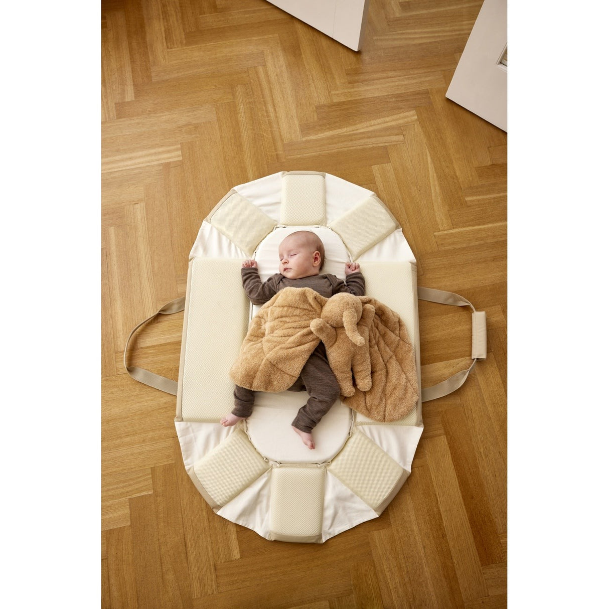 MEMBANTU Nature Carrycot