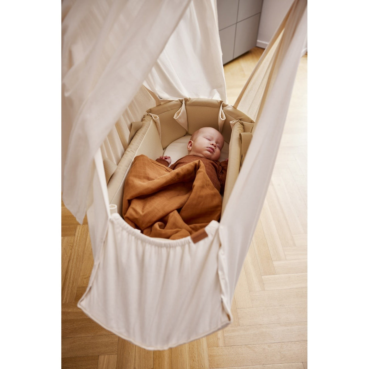 MEMBANTU Nature Carrycot
