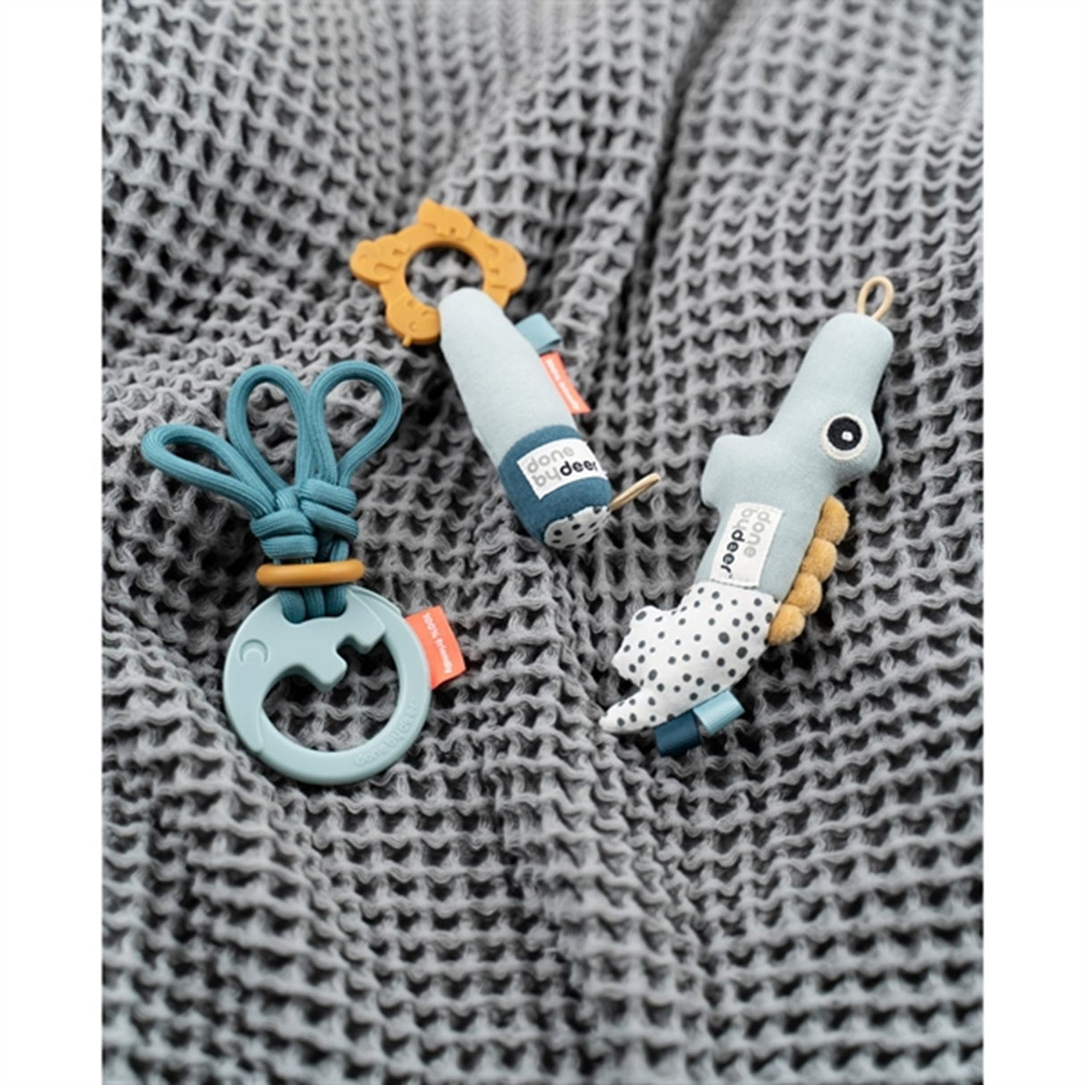 Done by Deer Tiny Activity Toys Gavesæt Blå