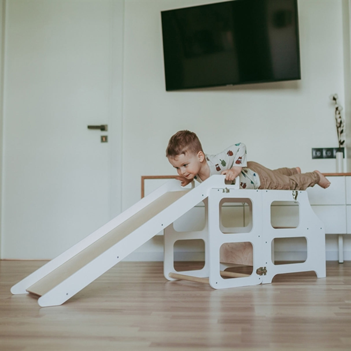 Duck Woodworks Foldable Kitchen Tower w. Slide White 4