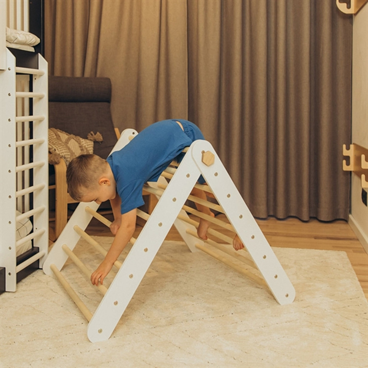 Duck Woodworks Children Wardrobe with Drawers 2