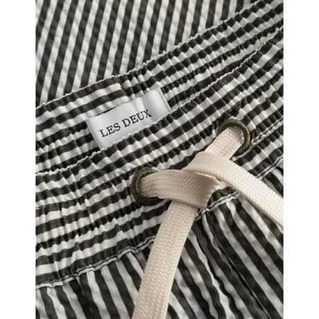 Les Deux Kids Olive Night/Ivory Stan Stripe Seersucker Badbyxor