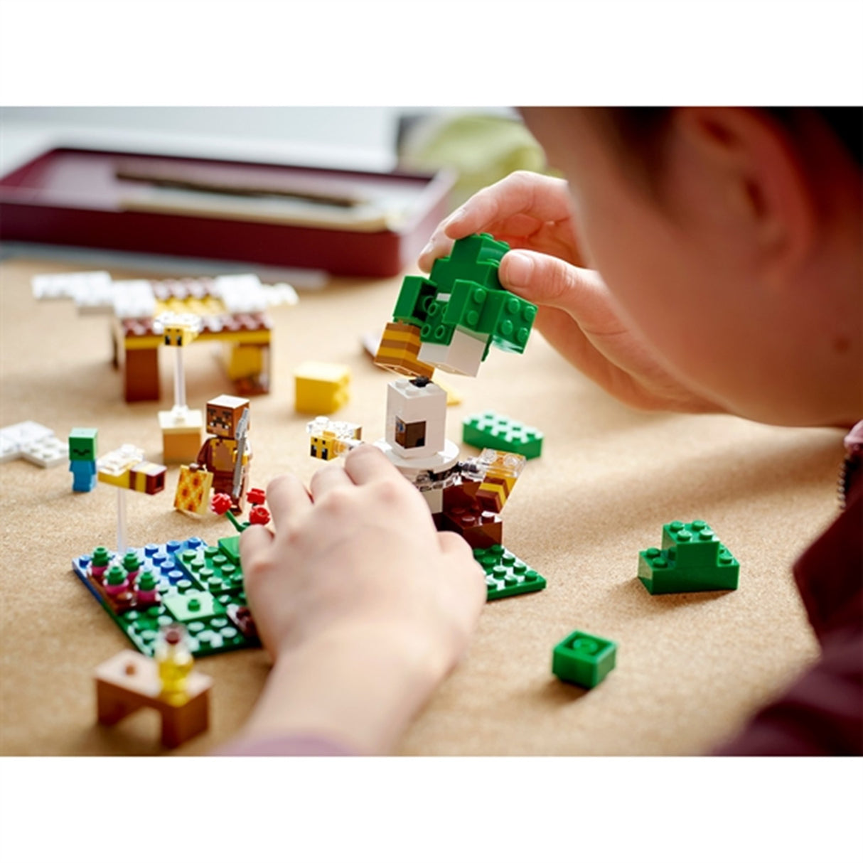 LEGO® Minecraft® Birøkterens Hytte 3