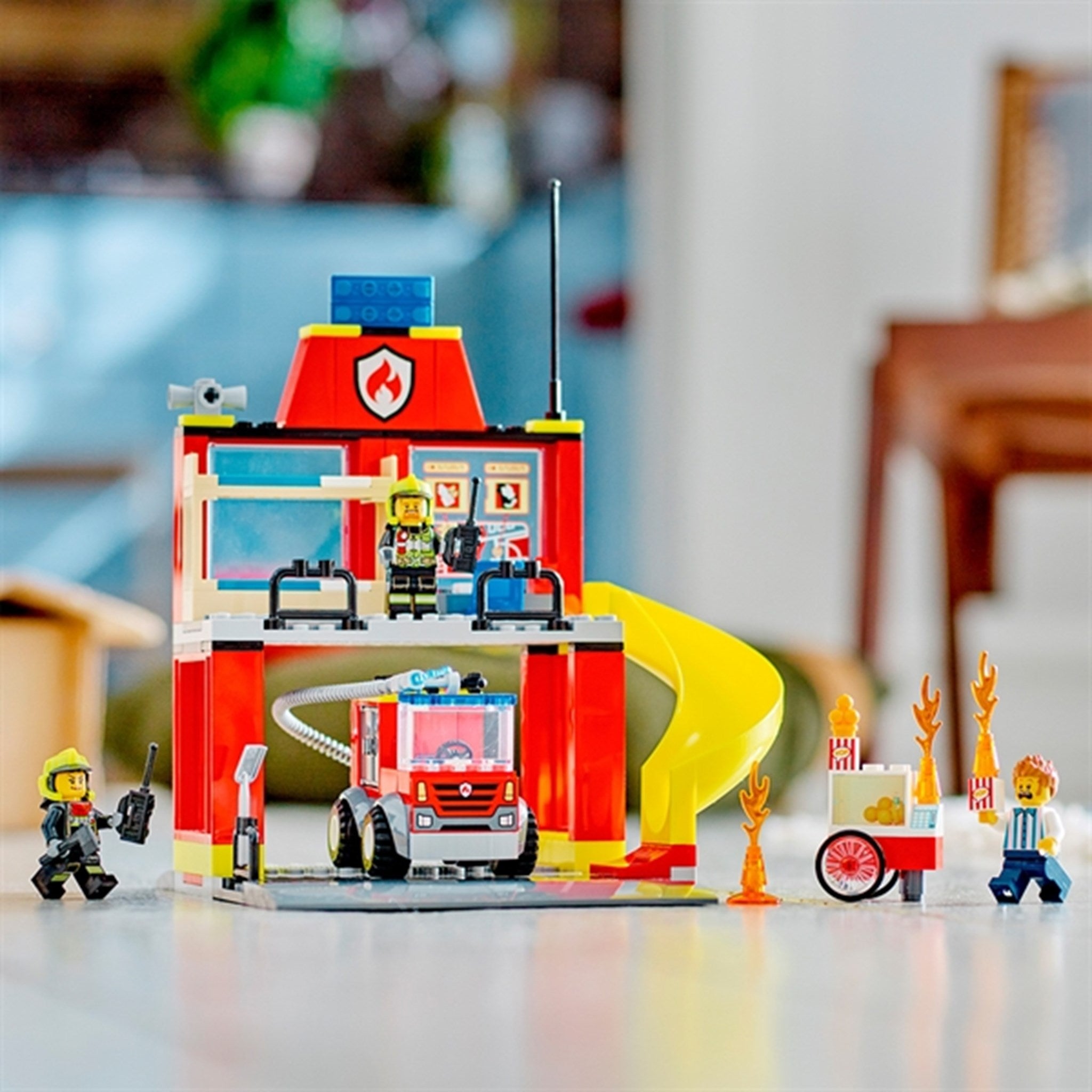 LEGO® City Brannstasjon og Brannbil 6