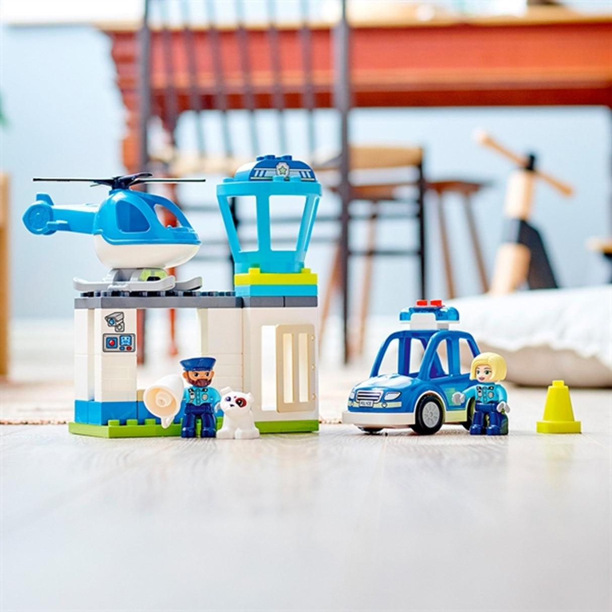 LEGO® DUPLO® Politistasjon og Helikopter