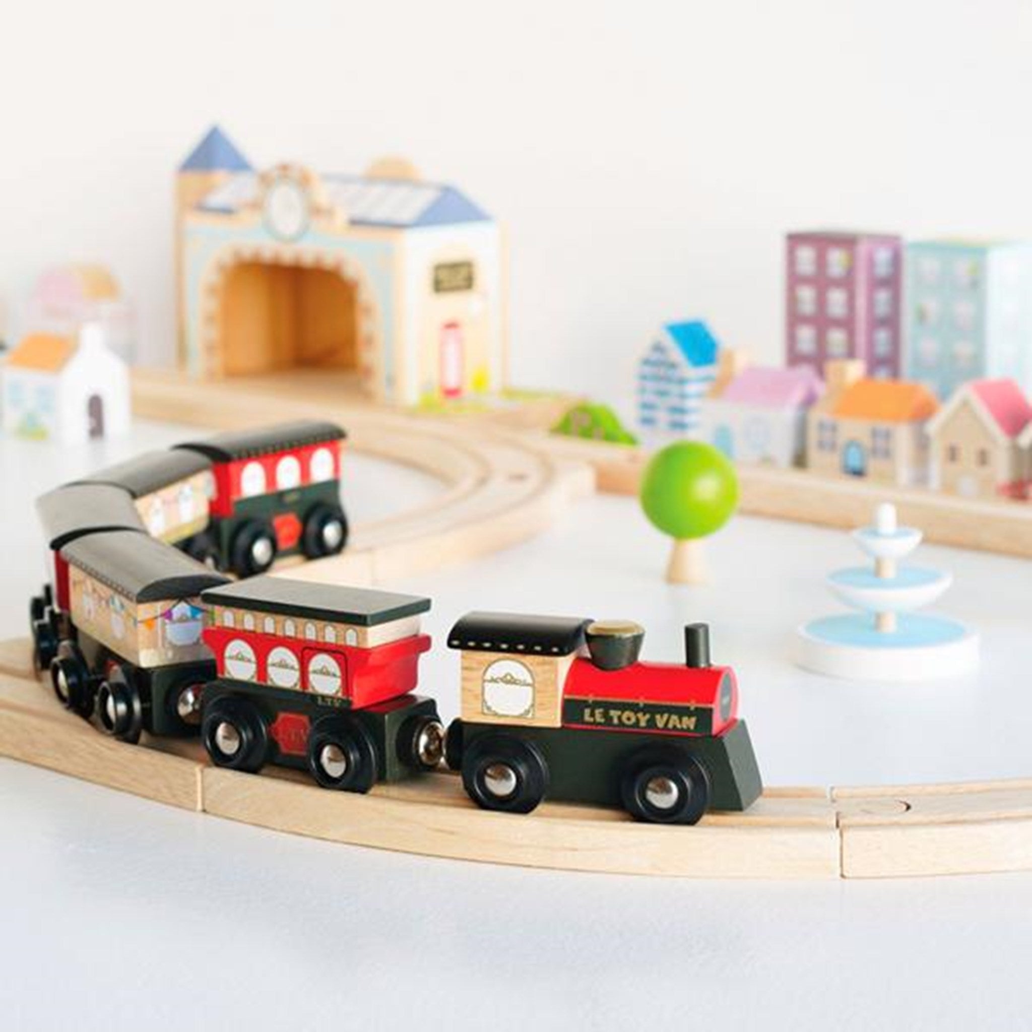 Le Toy Van The Royal Express Train Set 4